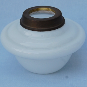 Opal-glass oil lamp Font no.11